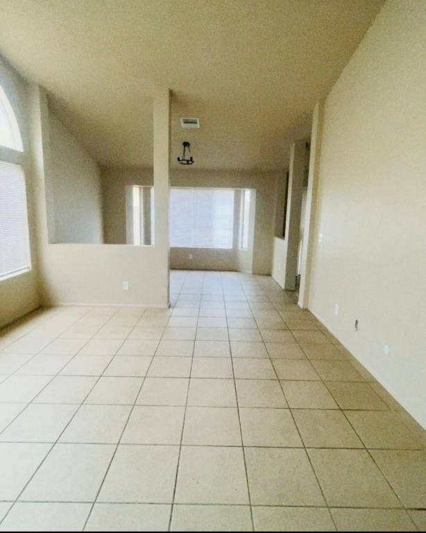 Building Photo - 3556 W Avenida Del Mar