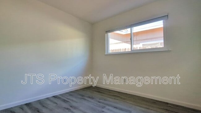 Building Photo - 10402 S White Rock Rd