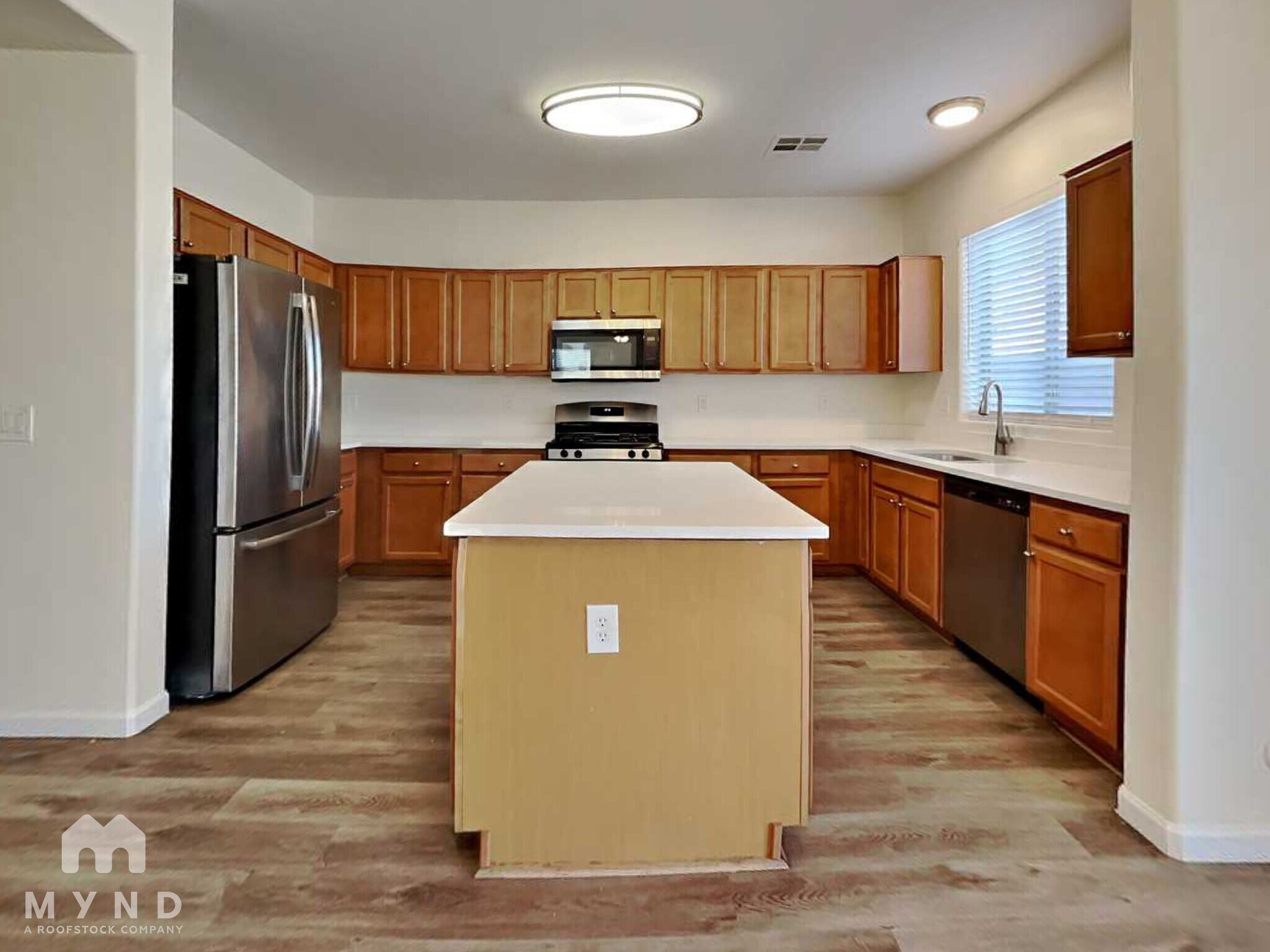 Building Photo - 1635 S Starling Dr