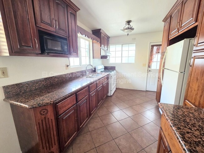 Building Photo - 734 Williamson Ave