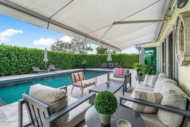 Building Photo - 2320 Las Casitas Dr