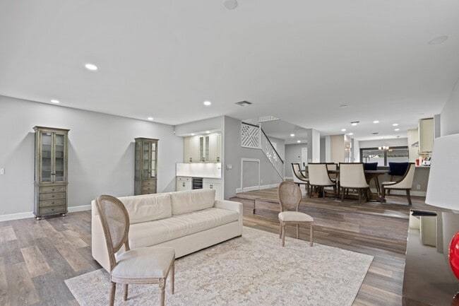 Building Photo - 2435 Presidential Way