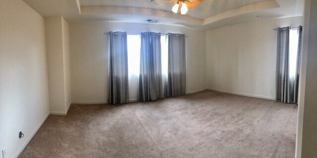 Building Photo - Clean 4 Bedroom, 2.5 Bath Home with 3 Car ...