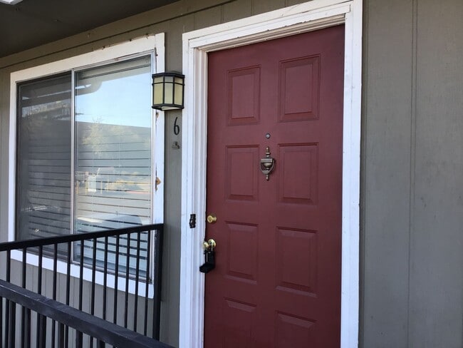 <b>2 Bedroom Reno Condo in Gated Community... - 2 Bedroom Reno Condo in Gated Community...