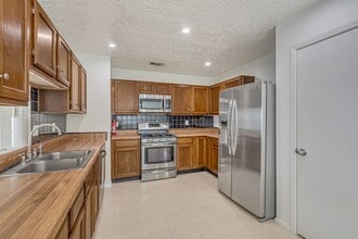 Building Photo - 20331 Pinefield Ln