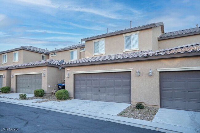 Building Photo - 2074 Waterlily View St