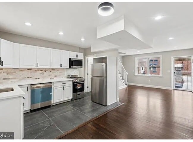 Building Photo - 4034 Lawndale St