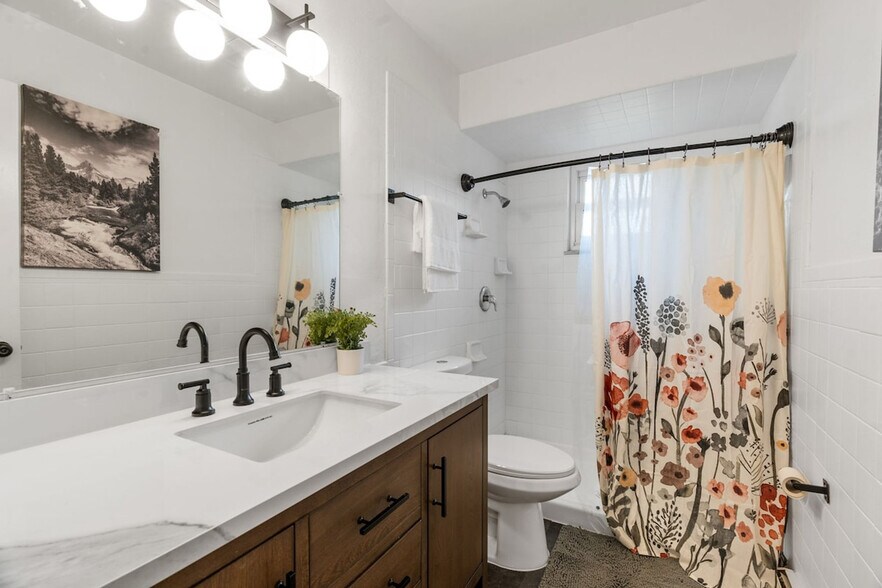 Building Photo - 11814 Flushing Dr