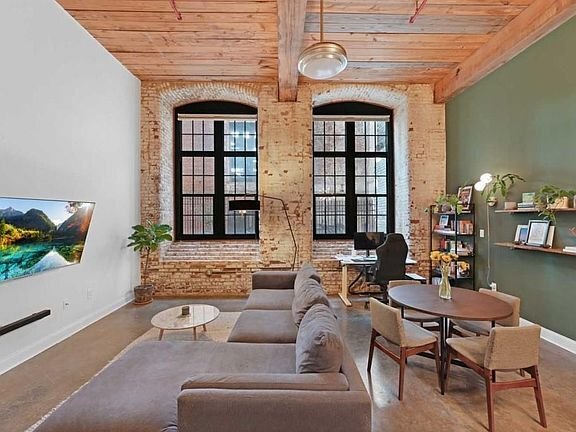 Building Photo - 170 Boulevard SE