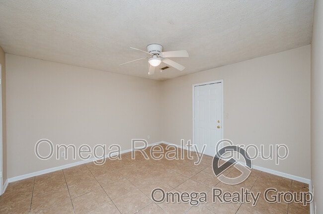 Building Photo - 821 Willow Pointe