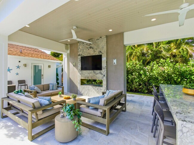 Building Photo - 2210 NE 3rd Ave