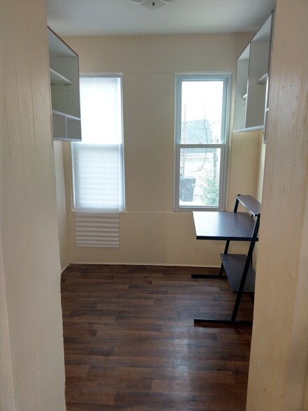 Sunroom facing backyard - 3010 W 42nd St