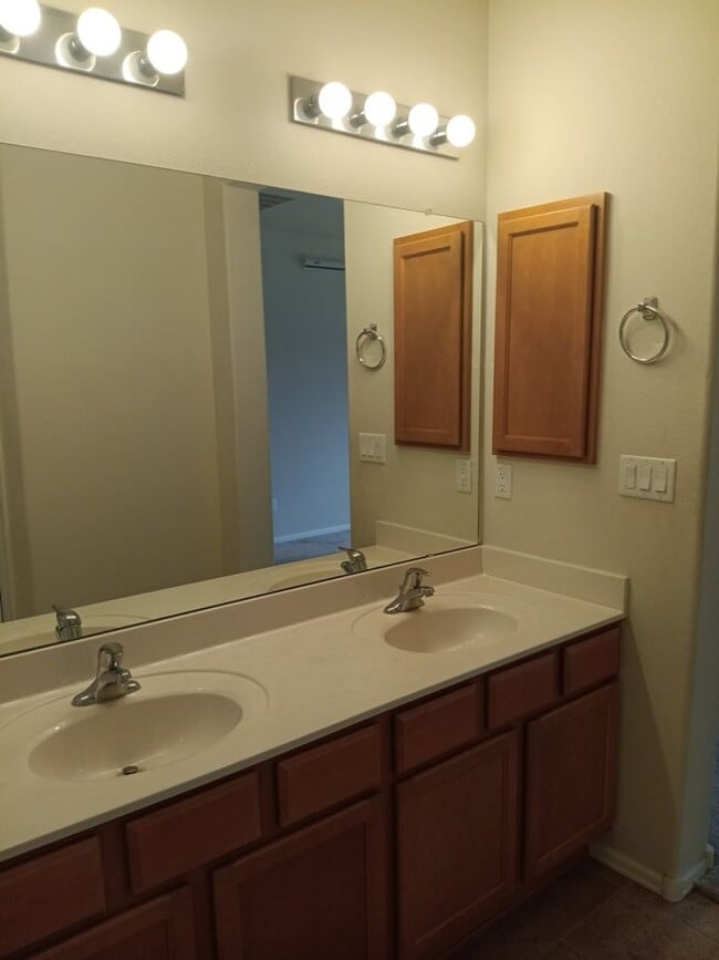 Building Photo - Four bedroom - Two bath, in Rio Rancho, St...