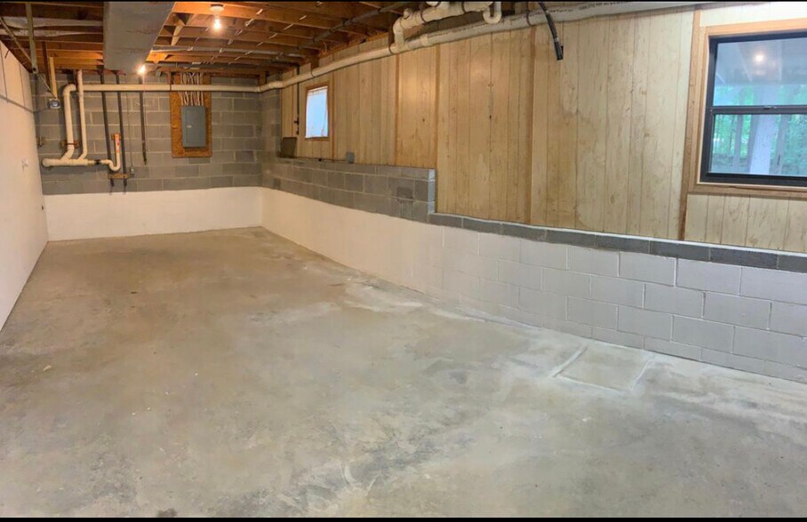 Building Photo - 211 Crabapple Ln