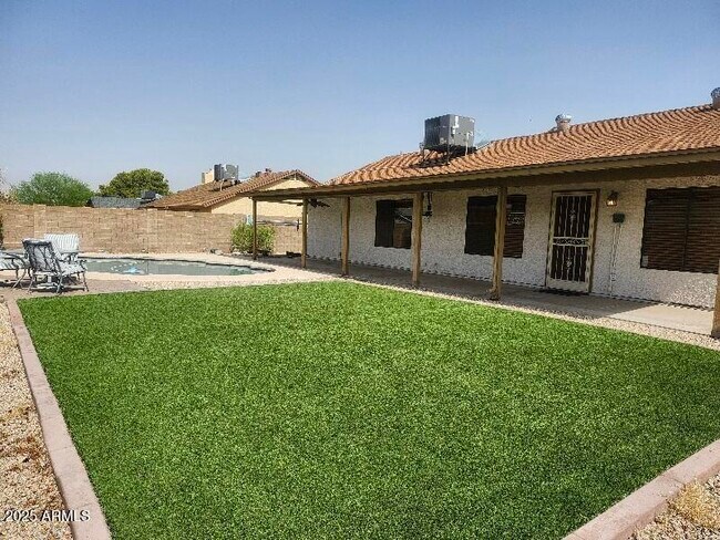 Building Photo - 8903 W El Caminito Dr