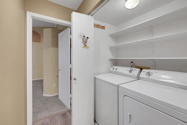 Building Photo - Single Story with a pool