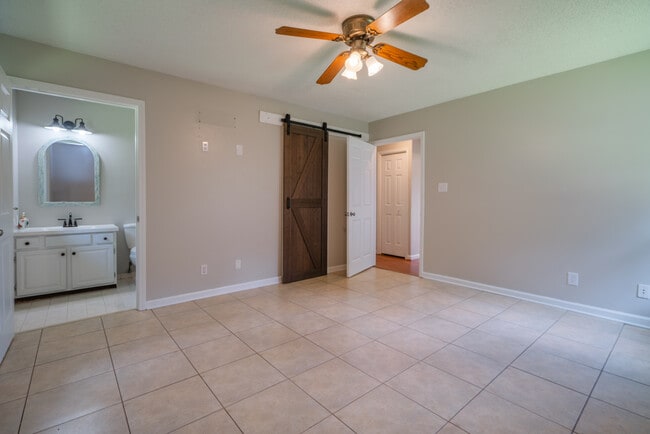 Building Photo - 122 Longleaf Cir