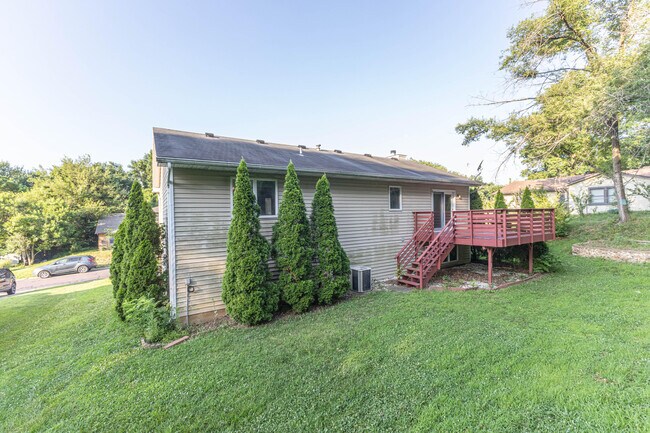 Building Photo - 4371 W Southview Dr