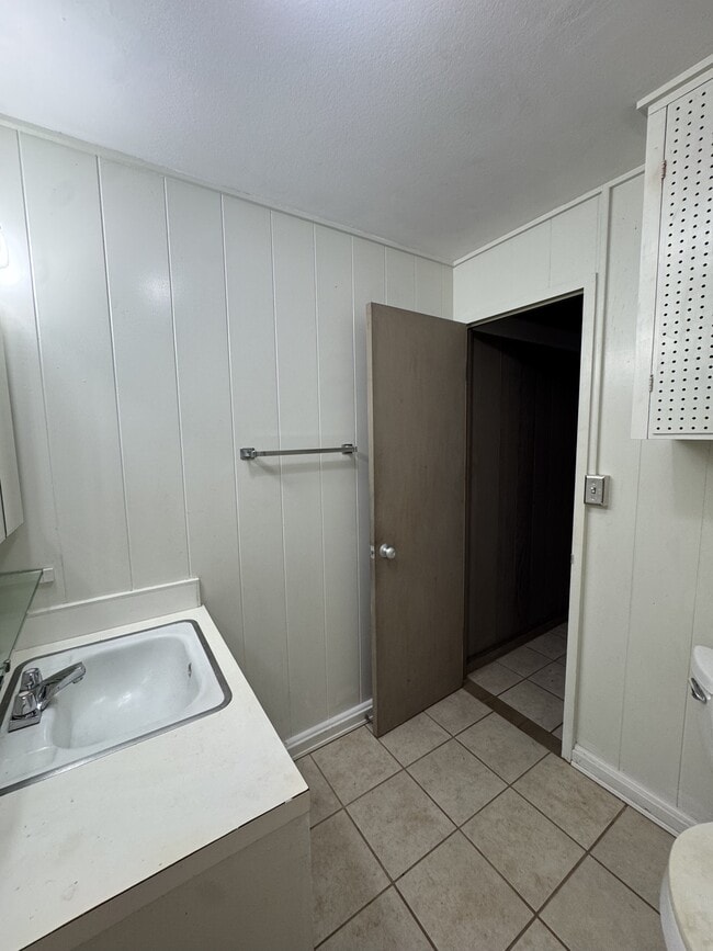 Building Photo - 1412 Kaminaka Dr
