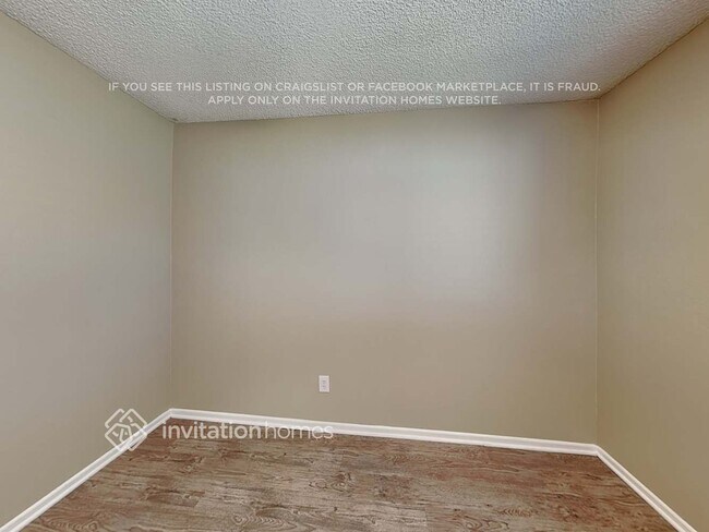 Building Photo - 5405 N Acacia Ave