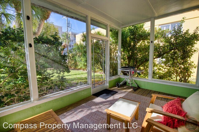 Building Photo - 2 br, 1.5 bath House - 713 W. Venice Ave.