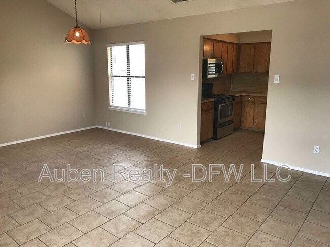 Building Photo - 1131 Suburban Dr