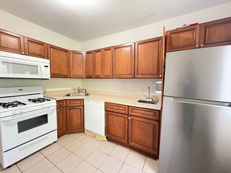 Primary Photo - 221 Martin Luther King Jr Dr