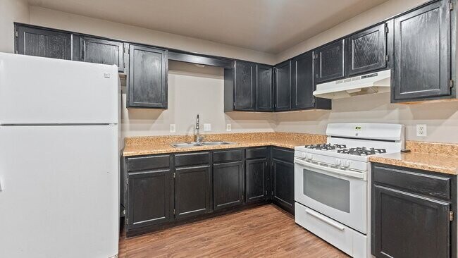 Building Photo - Newly Remodeled 2-Bed, 2-Bath Duplex