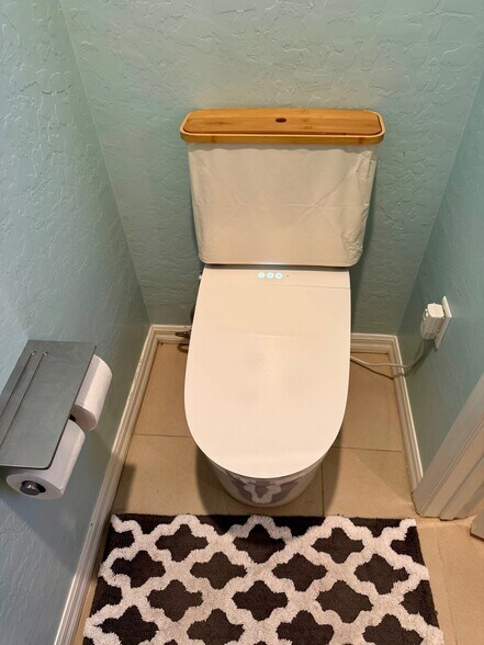 Electronic Toilet & Bidet - 1582 Smoke Signal Ct