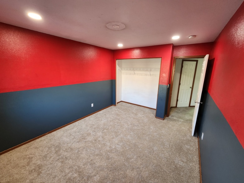 Building Photo - 1127 SE Rollins Ave