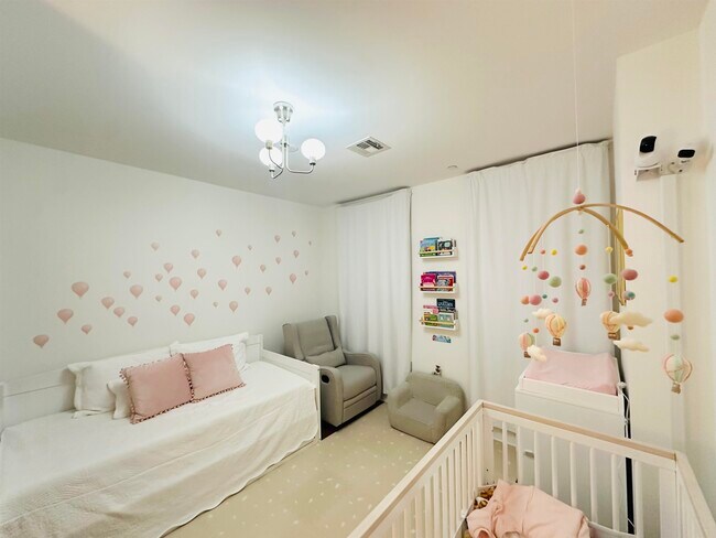 Building Photo - 66 Morris St