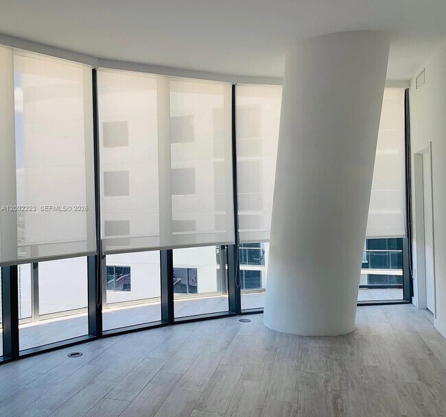 Building Photo - 950 Brickell Bay Dr
