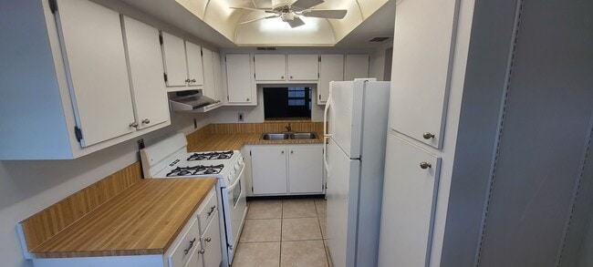 Building Photo - Two-Bedroom Villa in 55+ community