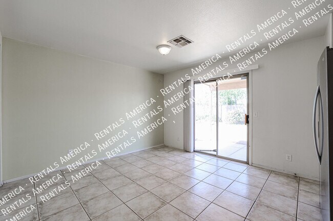 Building Photo - Centrally Located in El Mirage
