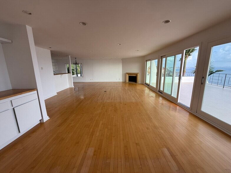 Building Photo - 18139 Coastline Dr