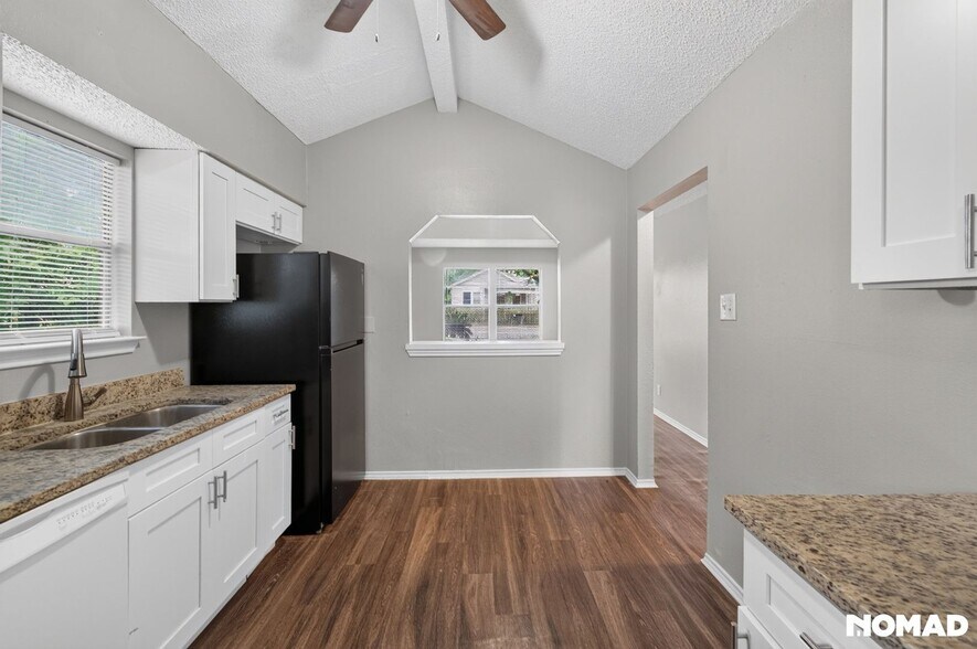 Building Photo - 2206 Colima St