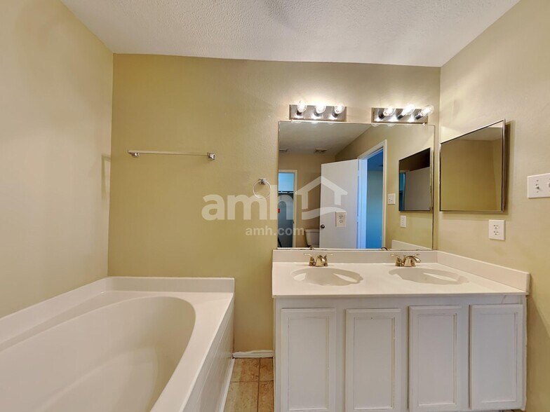 Building Photo - 1514 Lonesome Dove Trail