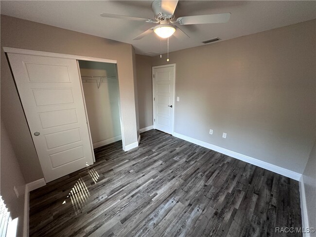 Building Photo - 9995 N Sandree Dr