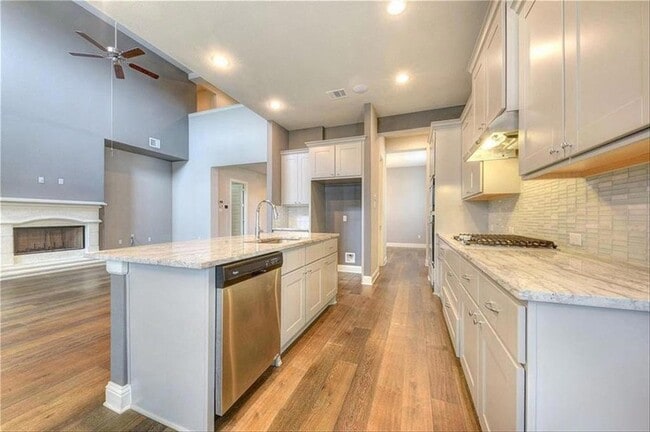 Building Photo - 203 Ancient Oak Way