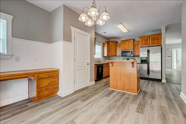 Building Photo - Welcome to this stunning 4-bedroom, 2.5-ba...