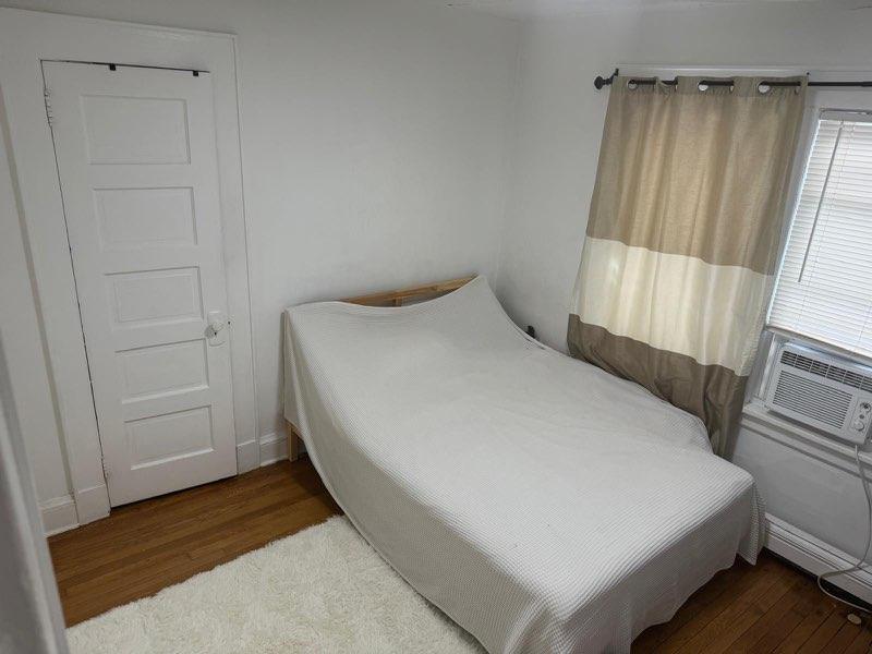 Building Photo - 647 Anderson Ave