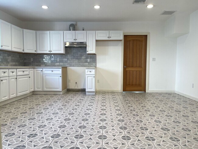 Primary Photo - ARLETA