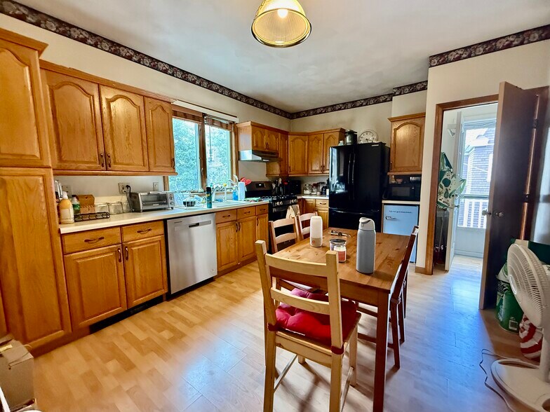 Primary Photo - 82 Bromfield Rd