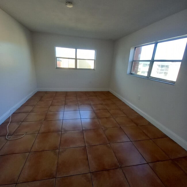 Building Photo - 3610 NW 21st St