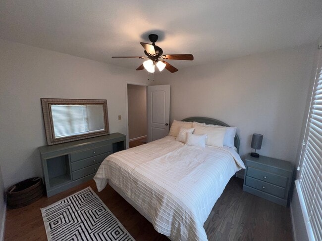 Building Photo - 6 Gail Dr