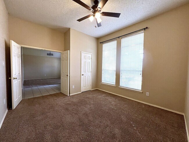 Building Photo - Incredible Home!