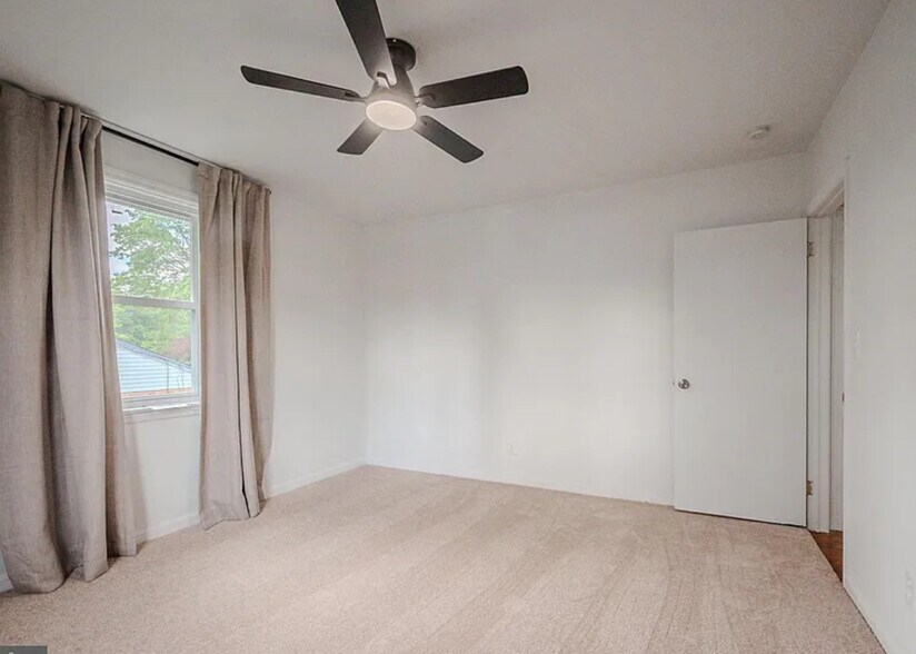 Bedroom 2 - 409 S Lynn Dr