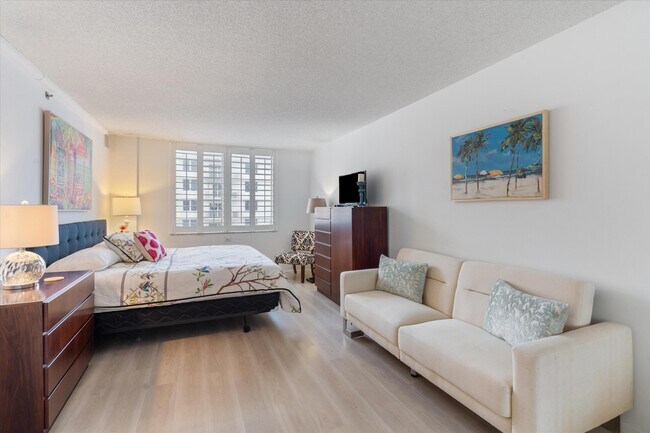 Building Photo - 3301 S Ocean Blvd