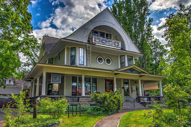 Building Photo - 2325 W 1st Ave