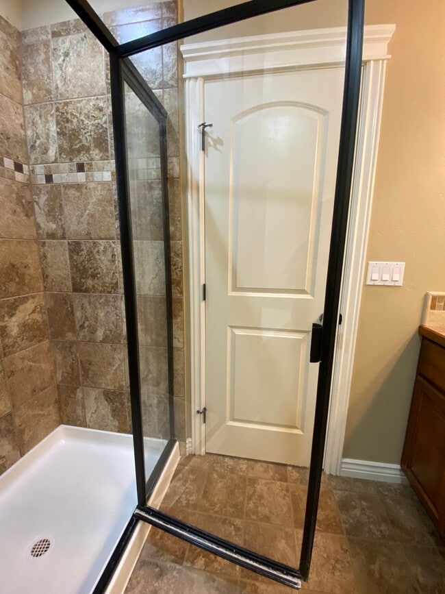 Building Photo - Lawn Care included!  4 bed 2.5 bath Neighb...